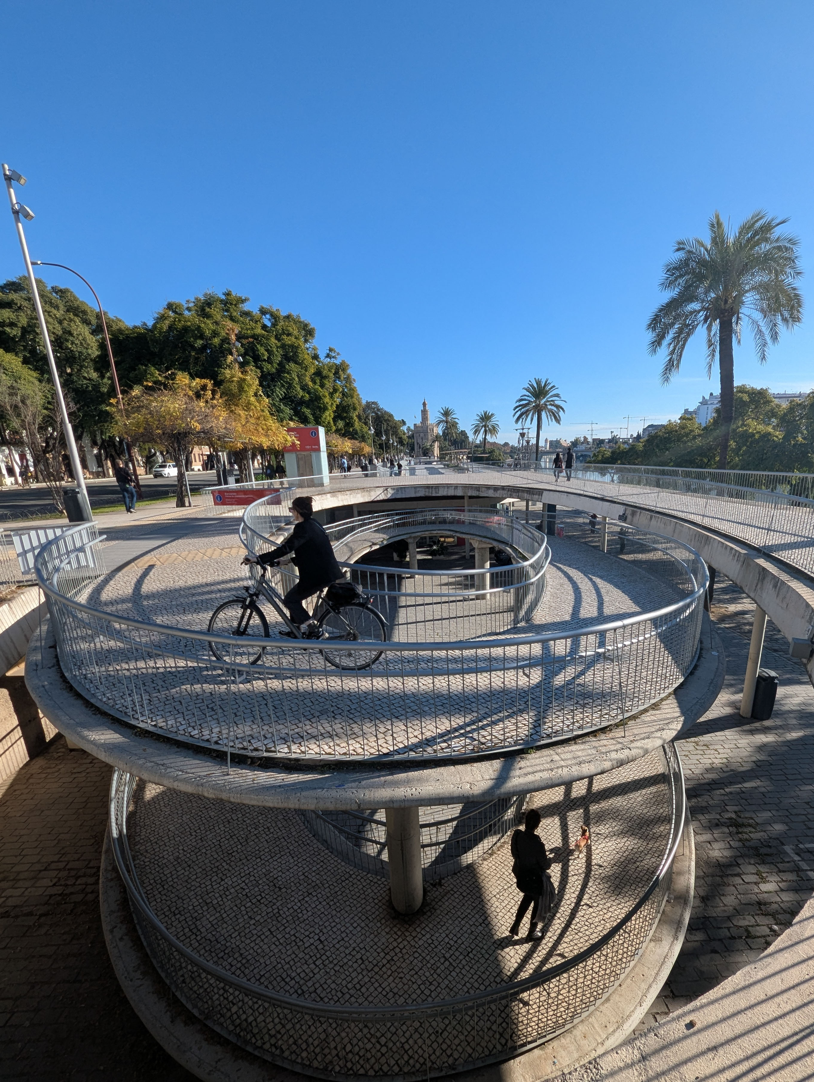 Circular descending cycle path